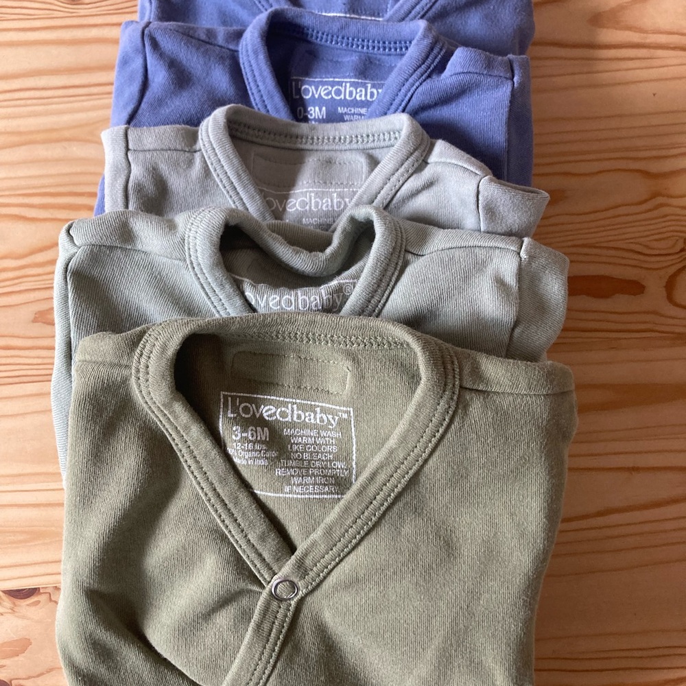 L’ovedbaby Organic Short-Sleeved Kimono Bodysuit bundle